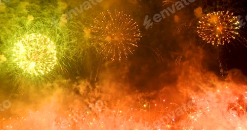Visualização: Fogos de artifício comemoram aniversário, feliz ano novo de 2025, festival de férias de 4 de julho
