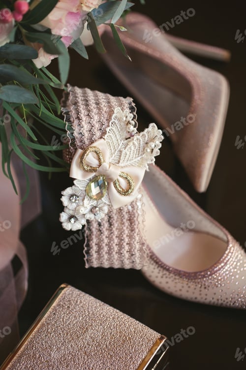 Preview: Shiny bronze accessories of the bride on the wedding day.