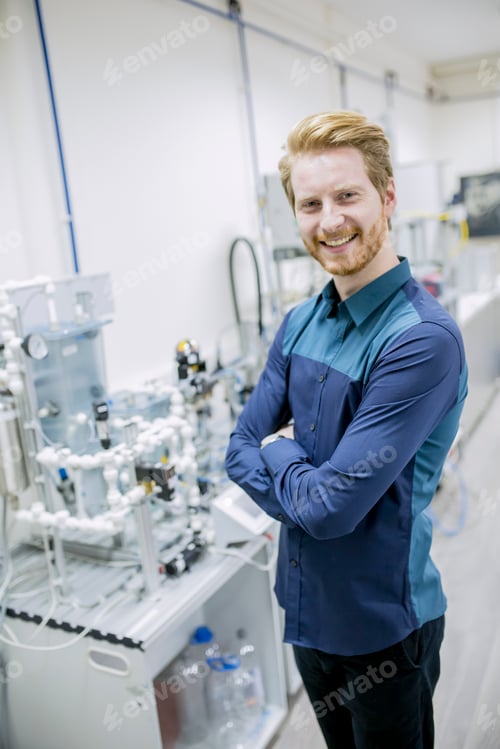 Preview: Engineer in the factory
