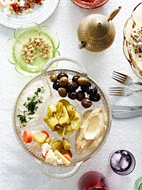 Preview: Mediterranean mezze platter with various dishes