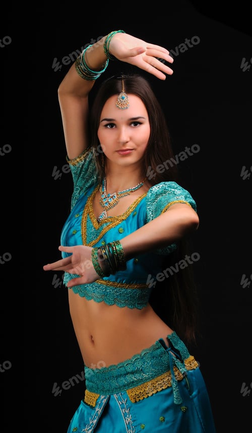 Preview: Girl in traditional indian dress shows dance movement