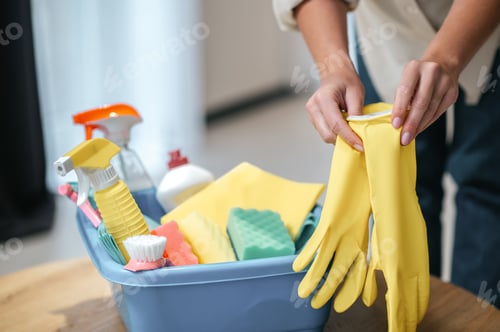 Preview: Close up picture of female hands taking on gloves