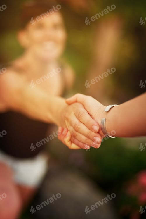 Preview: Hand in hand on holiday