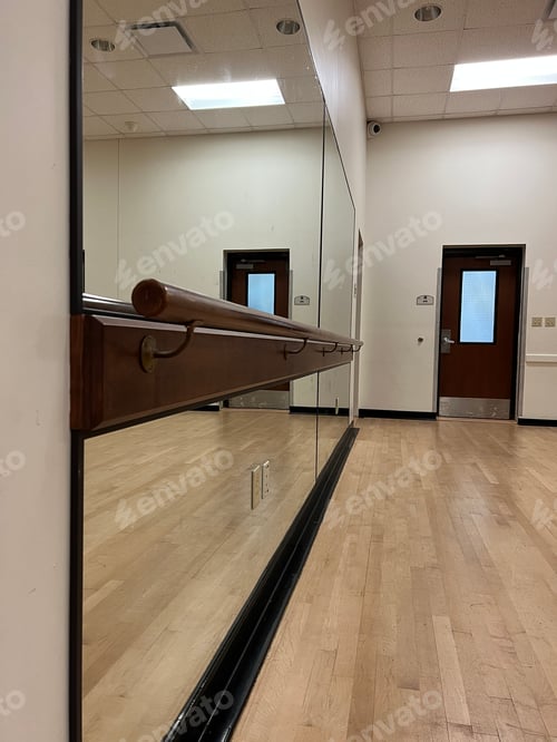 Preview: mirrors and dance barre in a class room