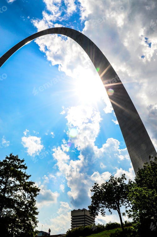 Preview: Vertical low angle of the St. Louis arch against bright sky