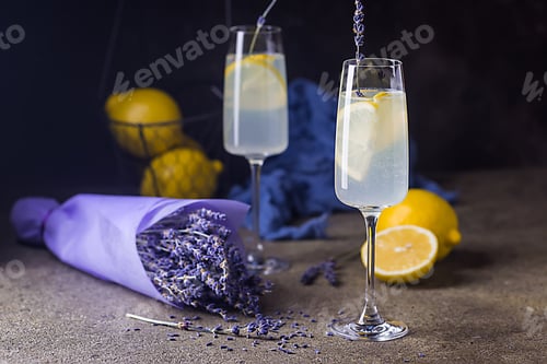Preview: Sparkling Lavender Lemonade Refreshments with Delicate Floral Arrangement