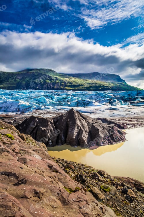 Preview: Beautiful Vatnajokull glacier and mountains in Iceland