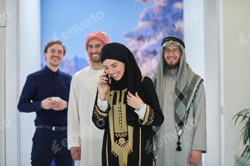 Preview: Group portrait of muslim businessmen and businesswoman