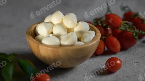 Preview: mozzarella cheese in a wooden bowl with tomatoes