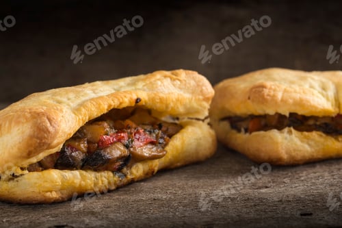 Preview: Puff pastry stuffed with mushrooms and vegetables