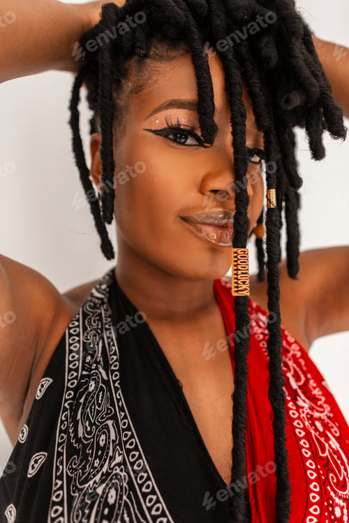 Preview: Beauty African woman fashion model with dreadlocks in fashionable red-black bandana top