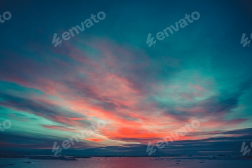 Preview: Summer sunset in Antarctica
