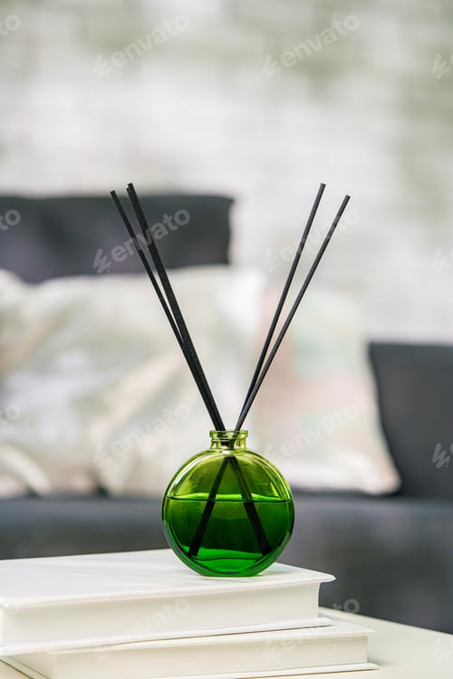 Preview: Aroma diffuser bottle with sticks in living room