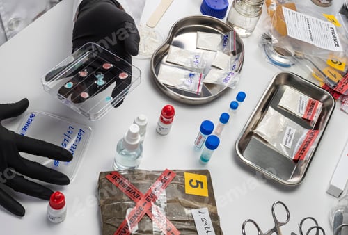 Preview: Forensic police analyse positive narcotic substances in petri dish in crime lab, conceptual image