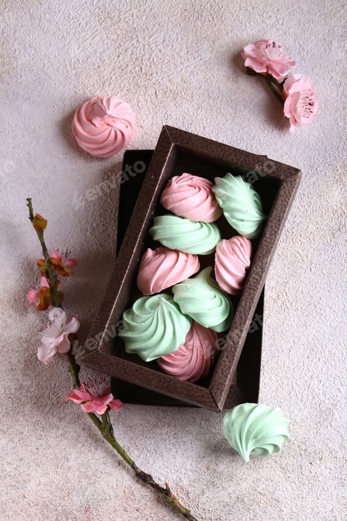 Preview: Colorful Meringue Cookies