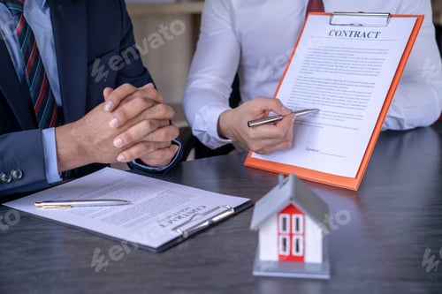 Preview: Real estate agents explain the document for customers who come to contact to buy a house, buy or sel