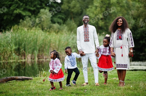 Preview: African family in traditional clothes