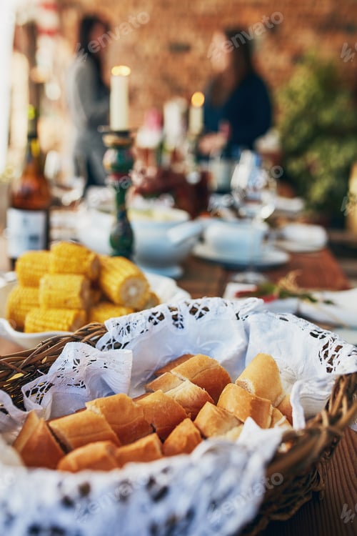 Preview: The food is out so dig in