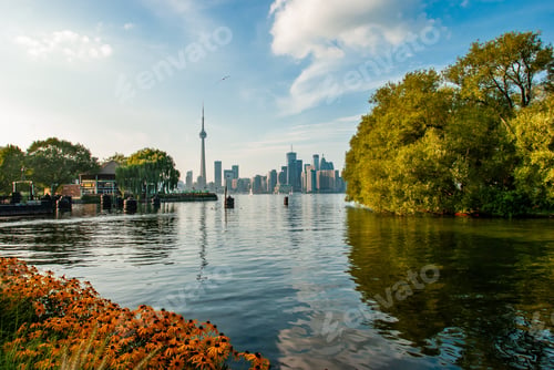 Preview: Scenic view of the calm Ontario lake in Toronto Island Park in Canada