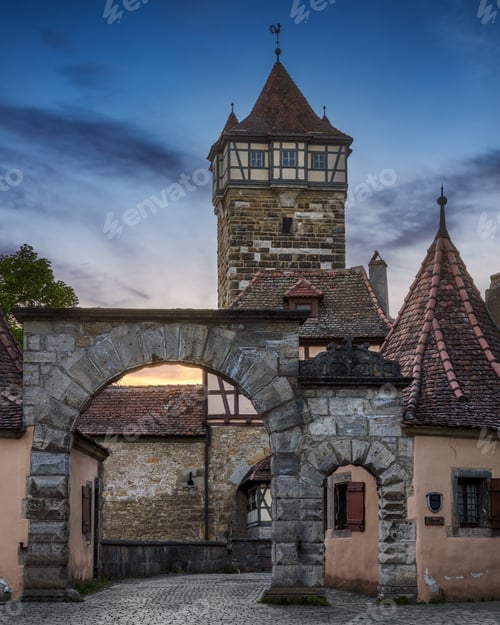 Preview: Stone gate and Roder Tower in Rothenburg ob der Tauber. Bavaria, Germany