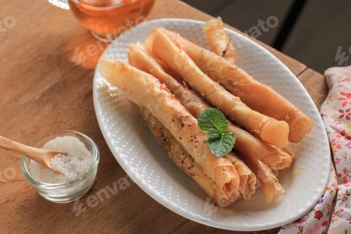Preview: Pisang Aroma, Crispy Snack Made from Thin Crispy Pancake Stuffed with Sugar and Banana