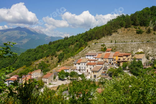 Preview: Landscape of Valle Peligna, Abruzzo, view of Goriano Sicoli