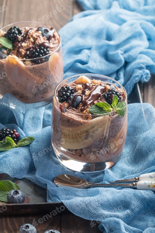 Preview: chocolate chia pudding with banana