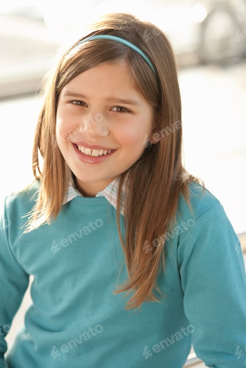 Preview: Close up of girl's smiling face