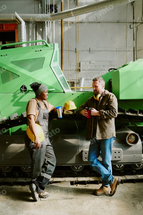 Preview: Man And Woman During Lunch Break At Work