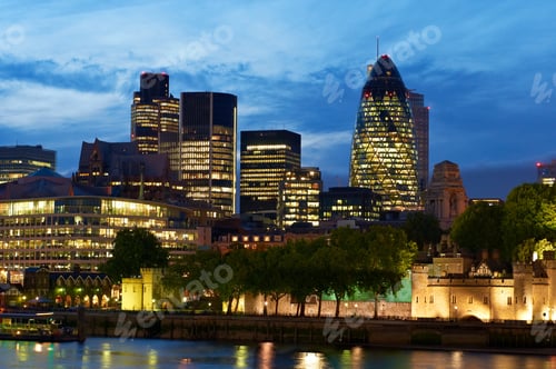 Preview: City of London, illuminated at night