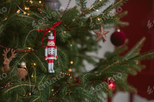 Preview: Christmas tree decorated with red toys.
