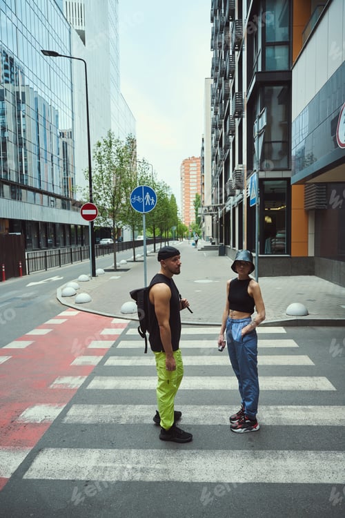 Preview: Photo of couple of young hipsters outside