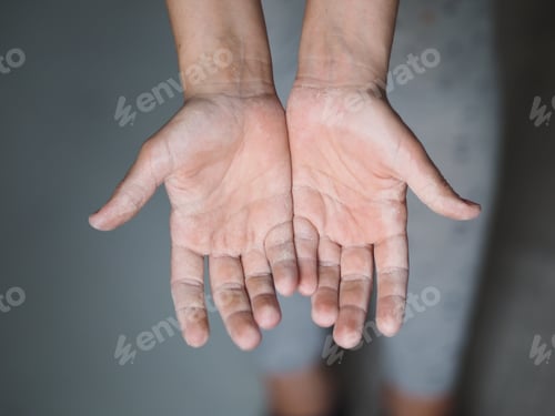 Preview: Woman hands.