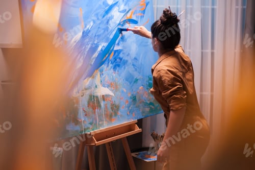 Preview: Motivated young painter