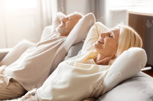 Preview: Relaxed couple enjoying a cozy day at home