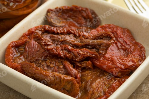 Preview: Bowl with sundried tomatoes in olive oil