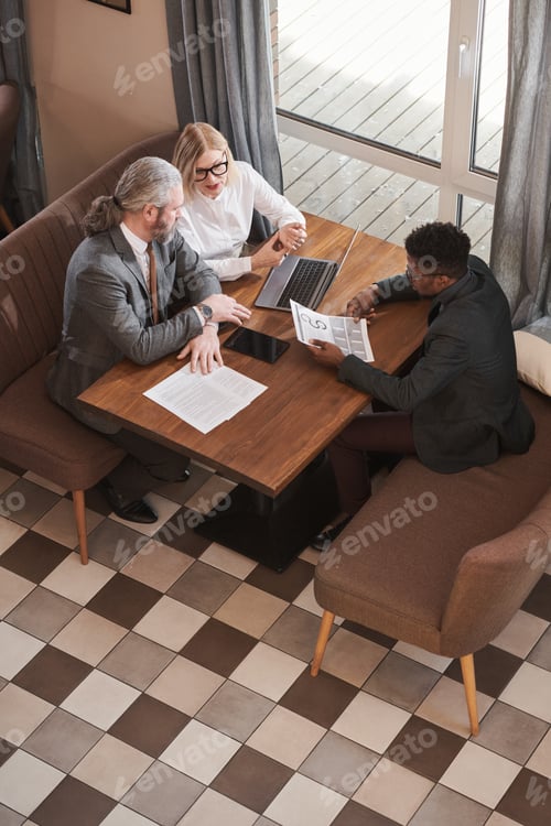 Preview: Business meeting during lunch time