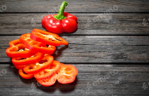 Preview: Rings of fresh sweet pepper.