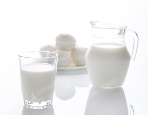 Preview: Milk and marshmallow isolated on white