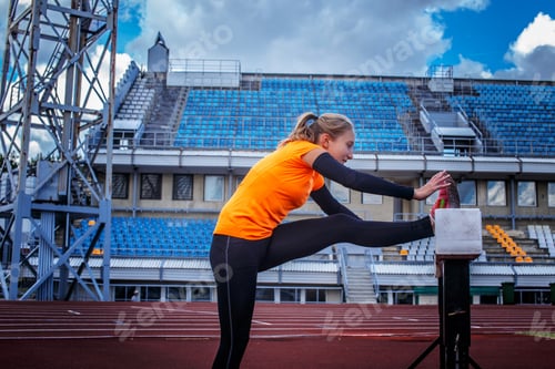 Preview: Blond female in sportswear