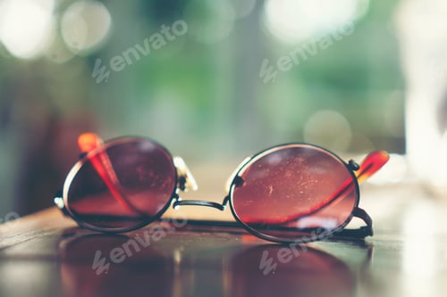Preview: vintage sunglasses with sunlight