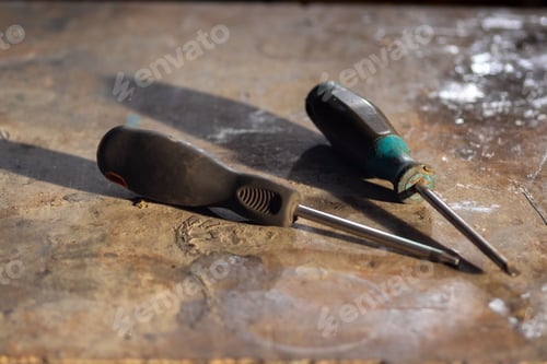 Preview: Closeup of vintage rustic screwdrivers on a metallic table in a garage