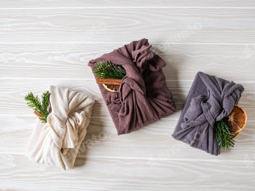Preview: Christmas reusable sustainable gift wrapping alternative.