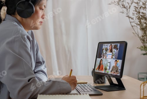 Preview: asian woman video conference business meeting with colleage online with tablet at home