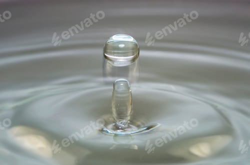 Preview: falling drop red wine in fresh water