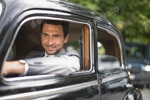 Preview: Bridegroom in car