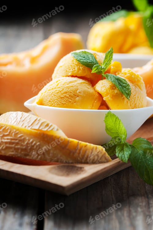 Preview: Fresh ice-cream with melon and mint