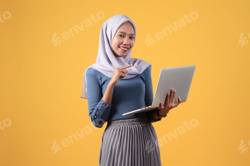 Preview: Young Woman Using Laptop and Smiling at Camera