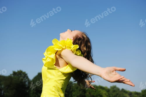 Preview: Girl With Outstretched Arms Outdoors