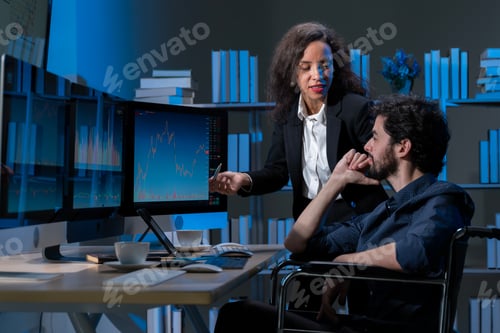 Preview: business men and women who are working hard Working late into the night